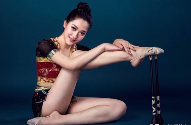体操女神嫁给男篮朱芳雨被出轨竟还被抢孩子离婚几乎净熊猫体育身出户(图2)