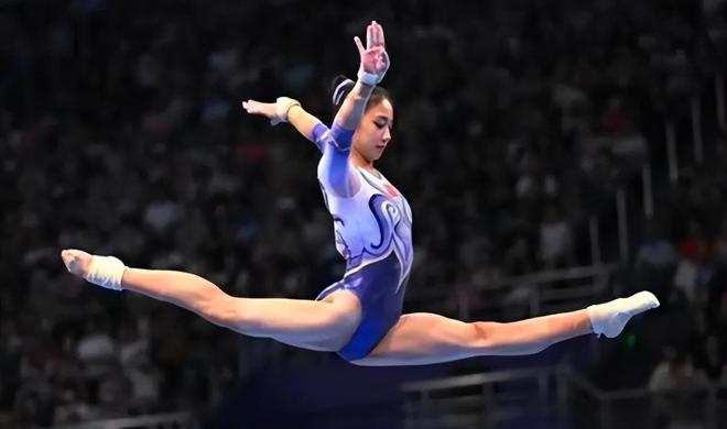 体操女神嫁给男篮朱芳雨被出轨竟还被抢孩子离婚几乎净熊猫体育身出户(图1)