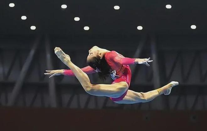 体操女神嫁给男篮朱芳雨被出轨竟还被抢孩子离婚几乎净熊猫体育身出户(图4)