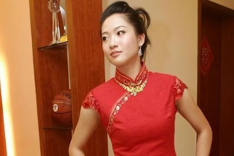 熊猫体育平台命苦的体操女神:遭富豪丈夫背叛儿子眼睁睁被抢最终净身出户(图4)