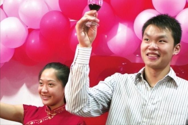 熊猫体育平台命苦的体操女神:遭富豪丈夫背叛儿子眼睁睁被抢最终净身出户(图7)